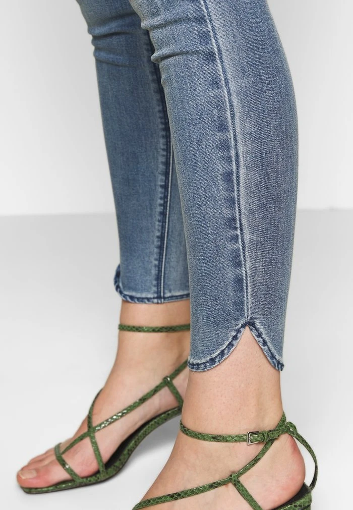 MAMALICIOUS MLLAVAL SPLIT - Jean Slim - Light Blue Denim – Image 6