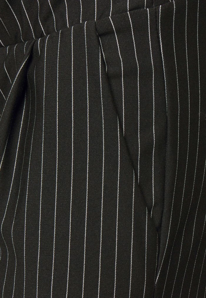 MAMALICIOUS MLMINNA PINSTRIPED PANTS - Pantalon Classique - Black/white – Image 6