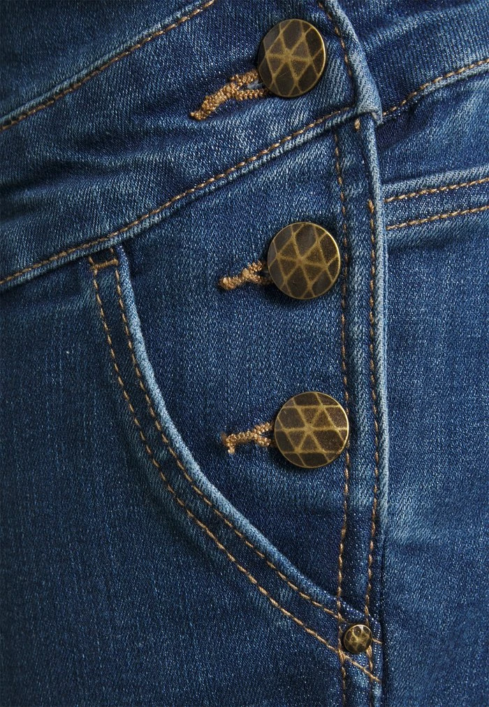 MAMALICIOUS MLSINNA DUNGAREE - Salopette - Light Blue Denim – Image 3