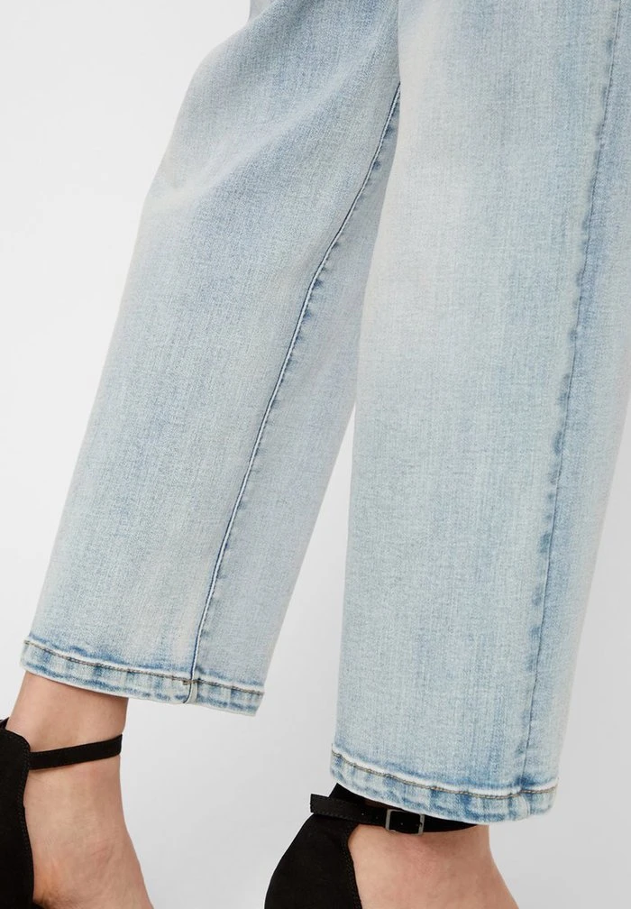 MAMALICIOUS UMSTANDSJEANS CROPPED MOM FIT - Jean Droit - Light Blue Denim – Image 5