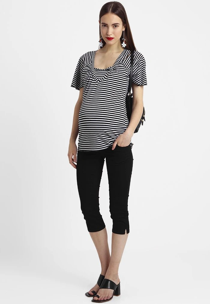 MAMALICIOUS MLJULIANE CAPRI - Short En Jean - Black Denim – Image 2