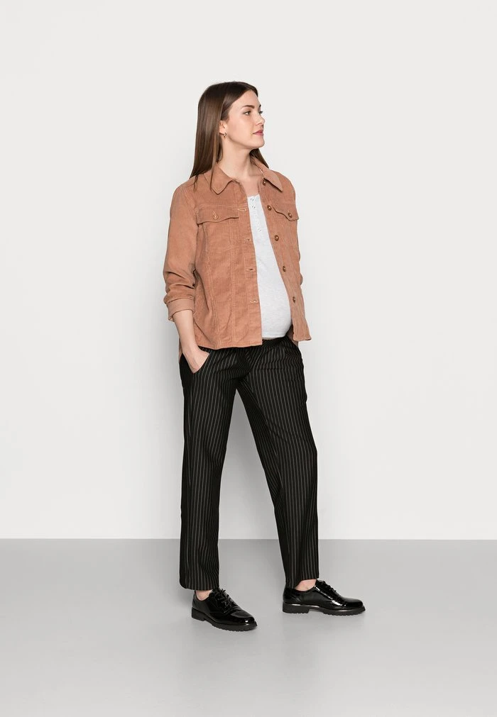 MAMALICIOUS MLMINNA PINSTRIPED PANTS - Pantalon Classique - Black/white – Image 2