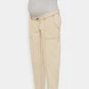MAMALICIOUS MLSTANFORD CROPPED CARGO - Pantalon Classique - Cornstalk
