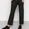 MAMALICIOUS MLMINNA PINSTRIPED PANTS - Pantalon Classique - Black/white