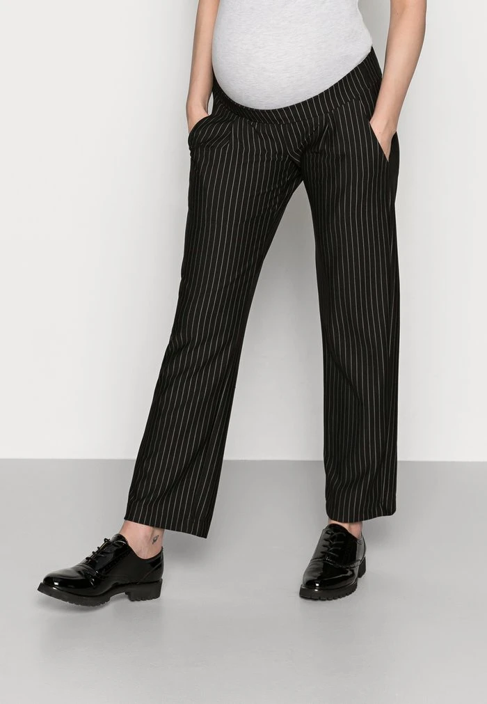 MAMALICIOUS MLMINNA PINSTRIPED PANTS - Pantalon Classique - Black/white